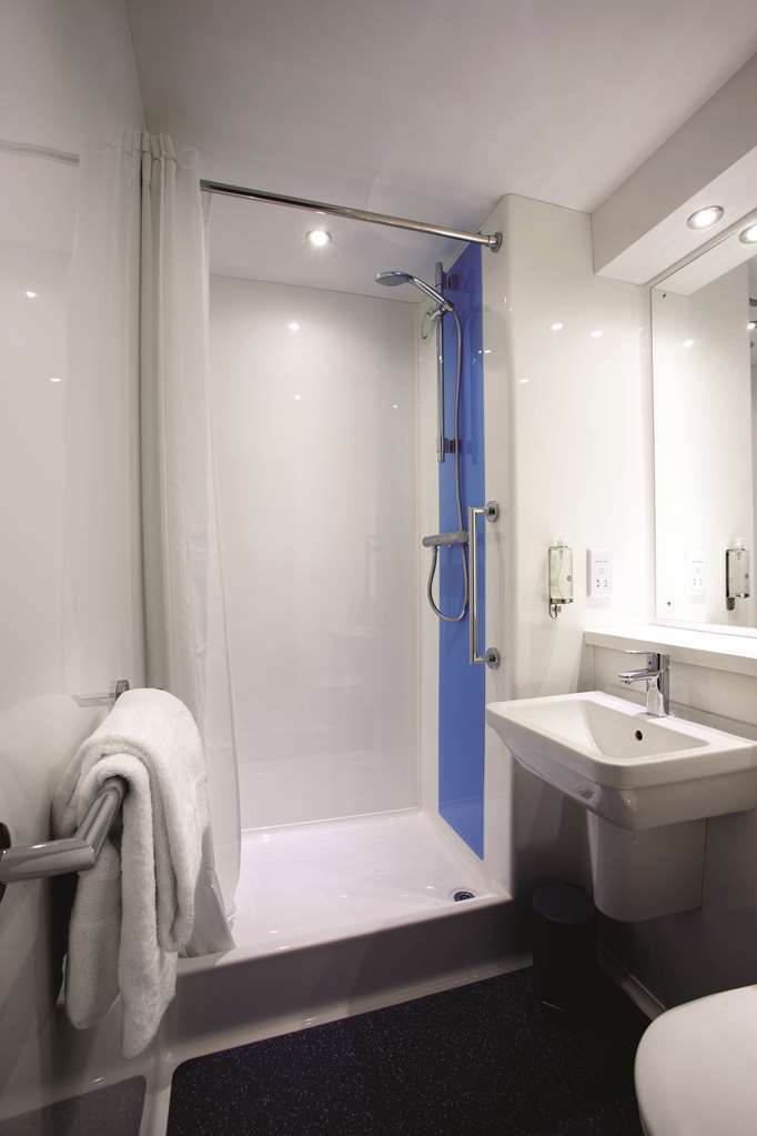 Travelodge Walton On Thames Cameră foto
