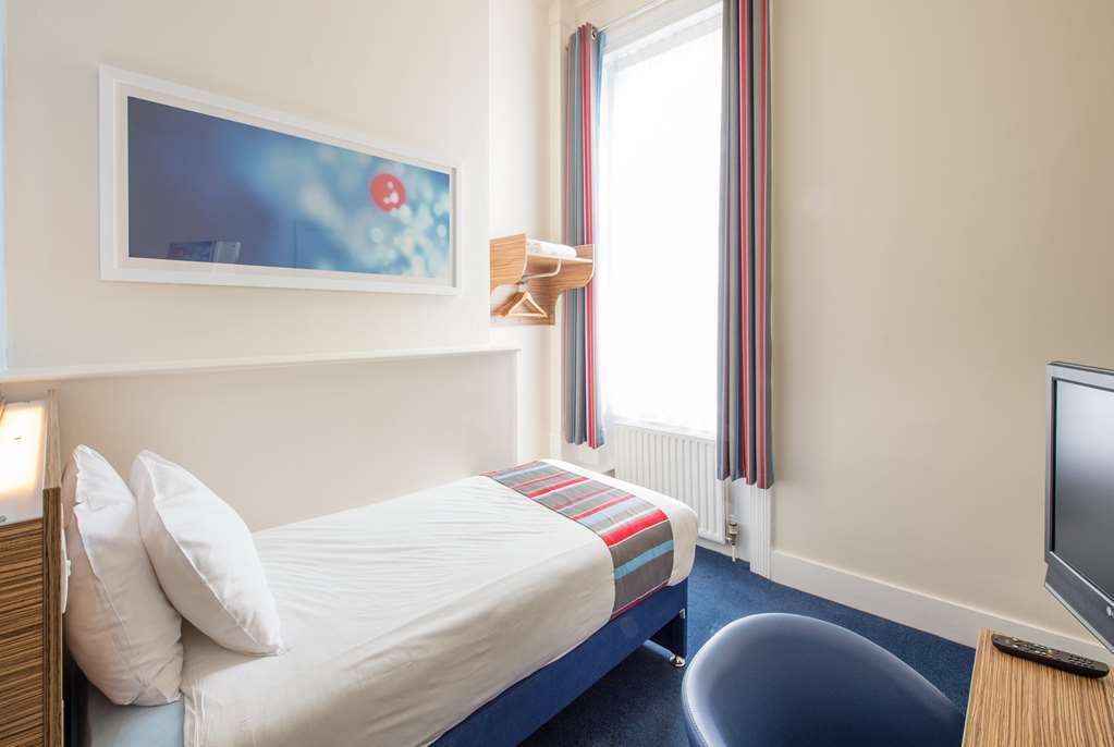 Travelodge Walton On Thames Cameră foto